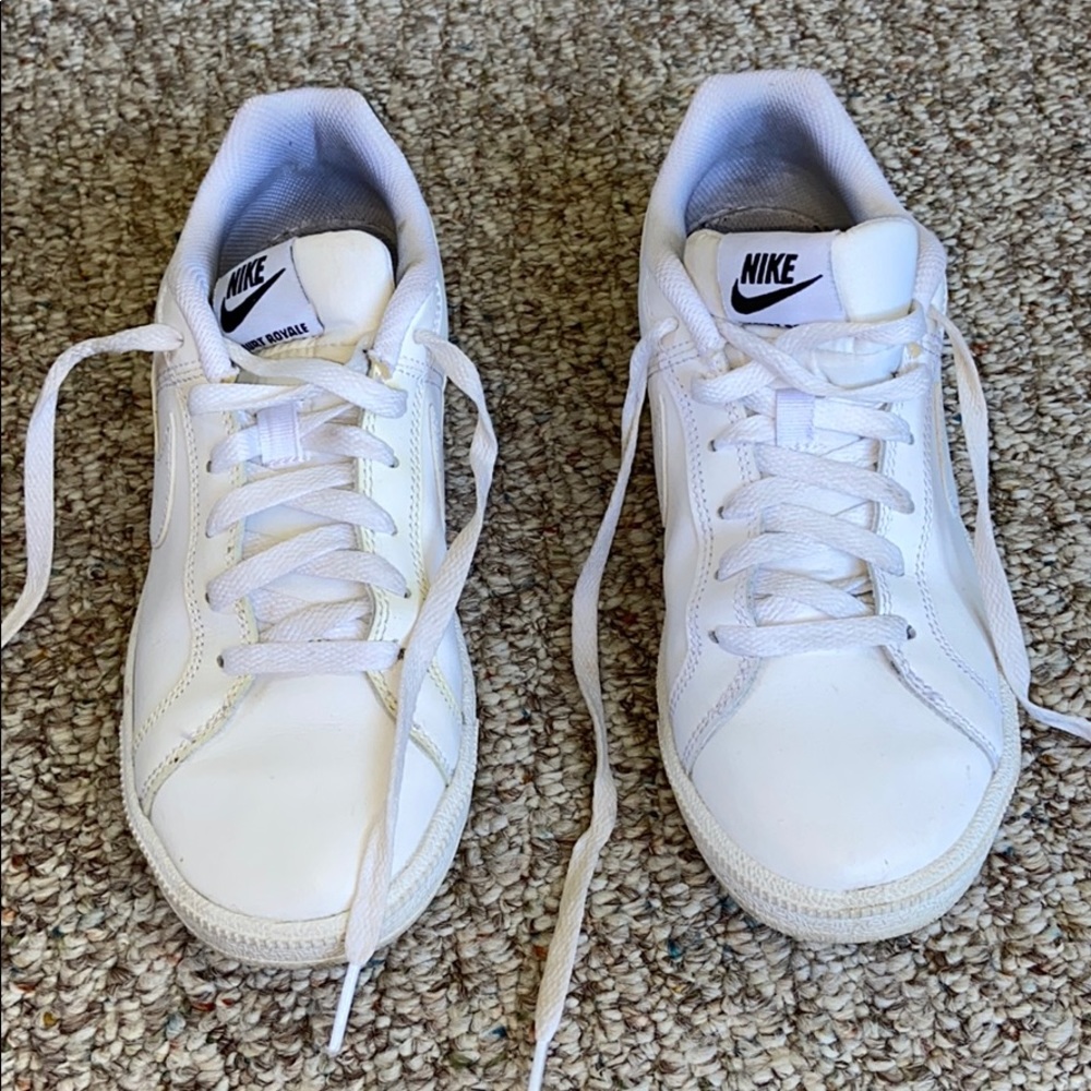 Women’s Nike sneakers